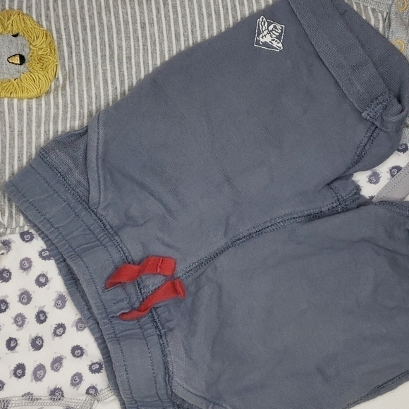 3/$30 BURTS BEES BABY Organic Cotton Shorts Drawstring + Lion Bodysuits - Picture 2 of 6